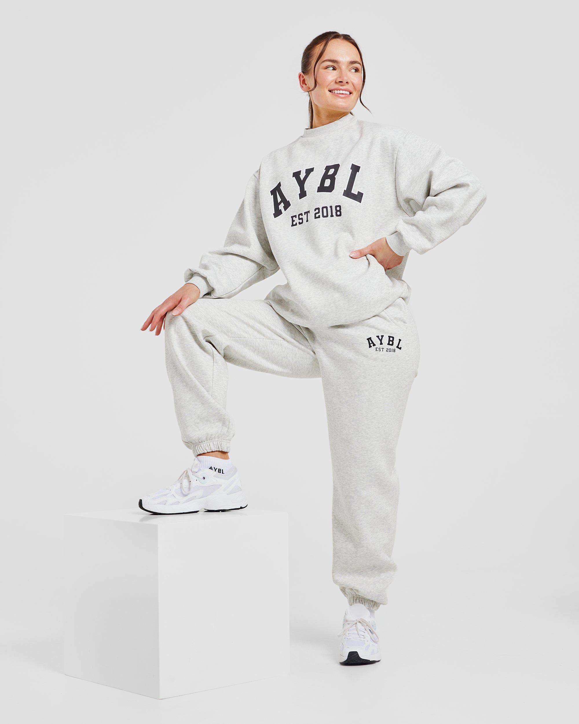 Varsity Graphic Oversized Joggers - Gris Marl