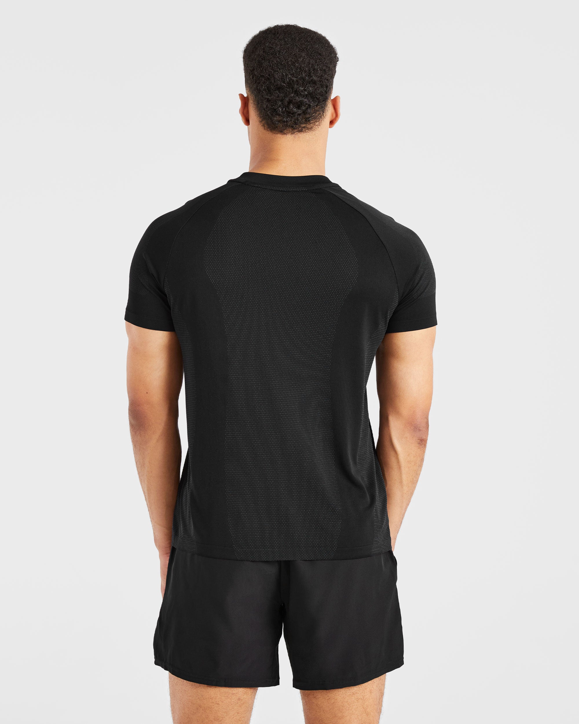 Attain Seamless T Shirt - Black