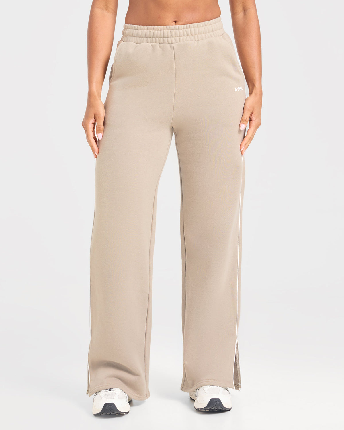 Form Straight Leg Joggers - Mocha