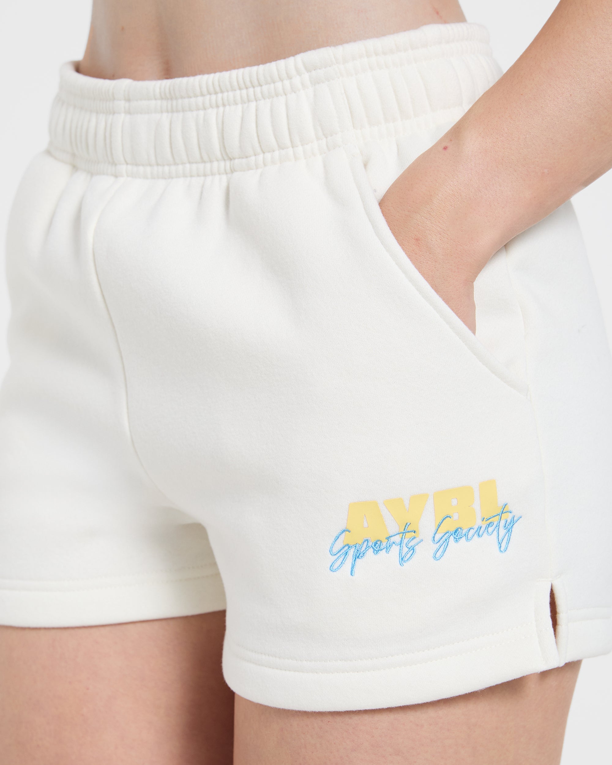 Sports Society Oversized Shorts - Off Blanc