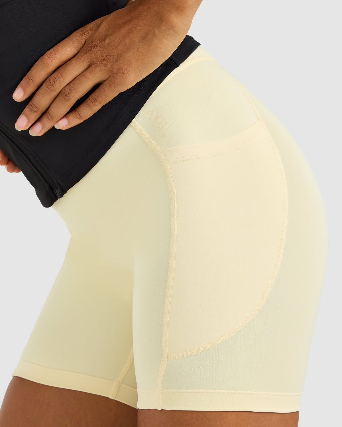 Run Pocket Shorts - Butter Jaune