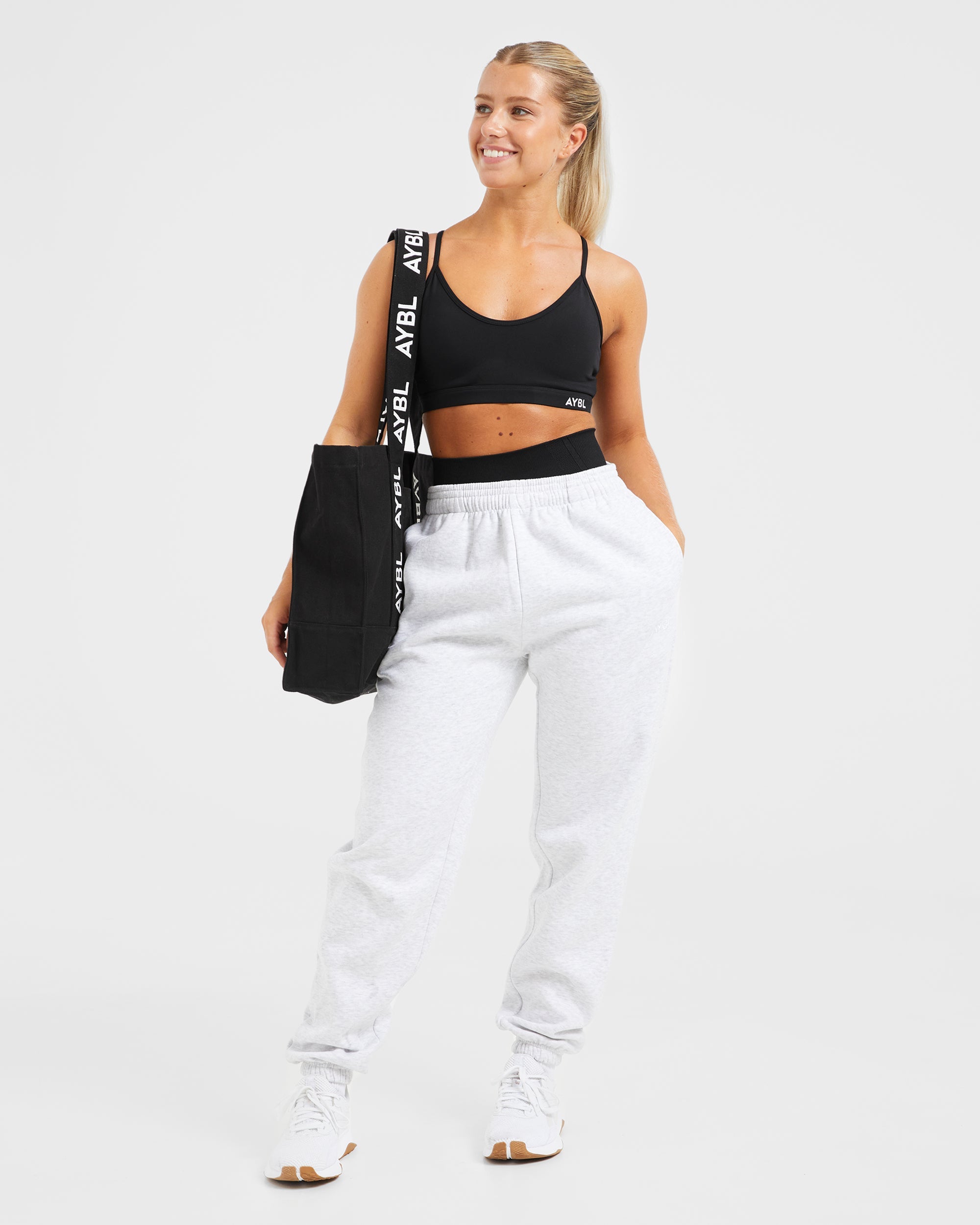 Essential V Neck Sports Bra - Noir
