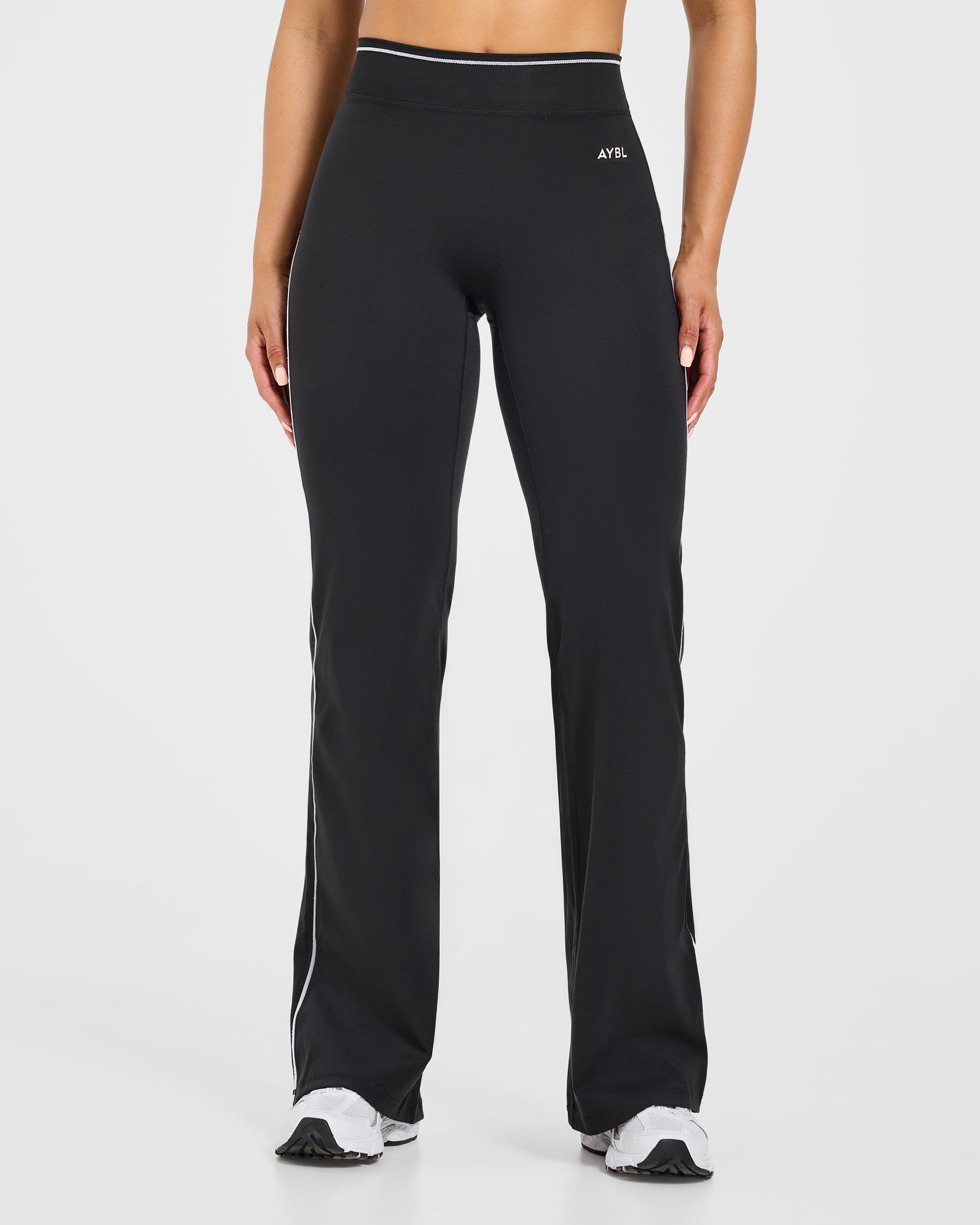 Form Flared Leggings - Noir