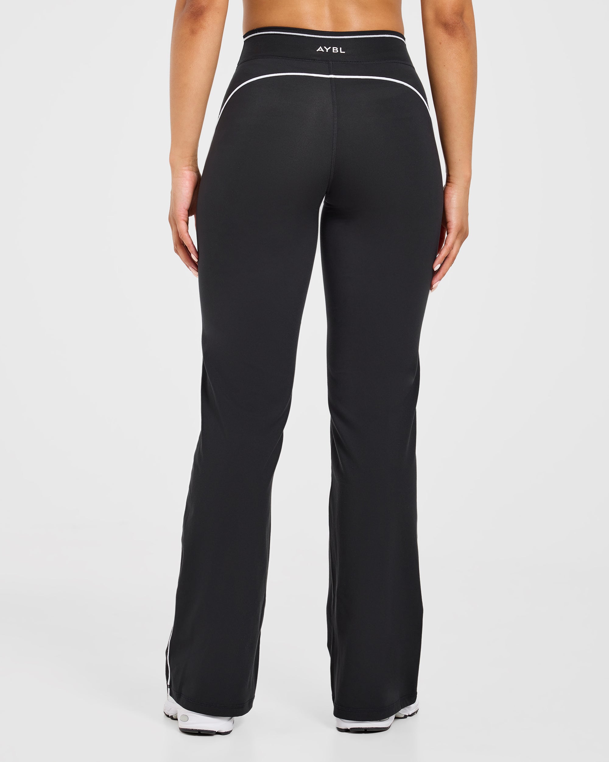 Form Flared Leggings - Noir