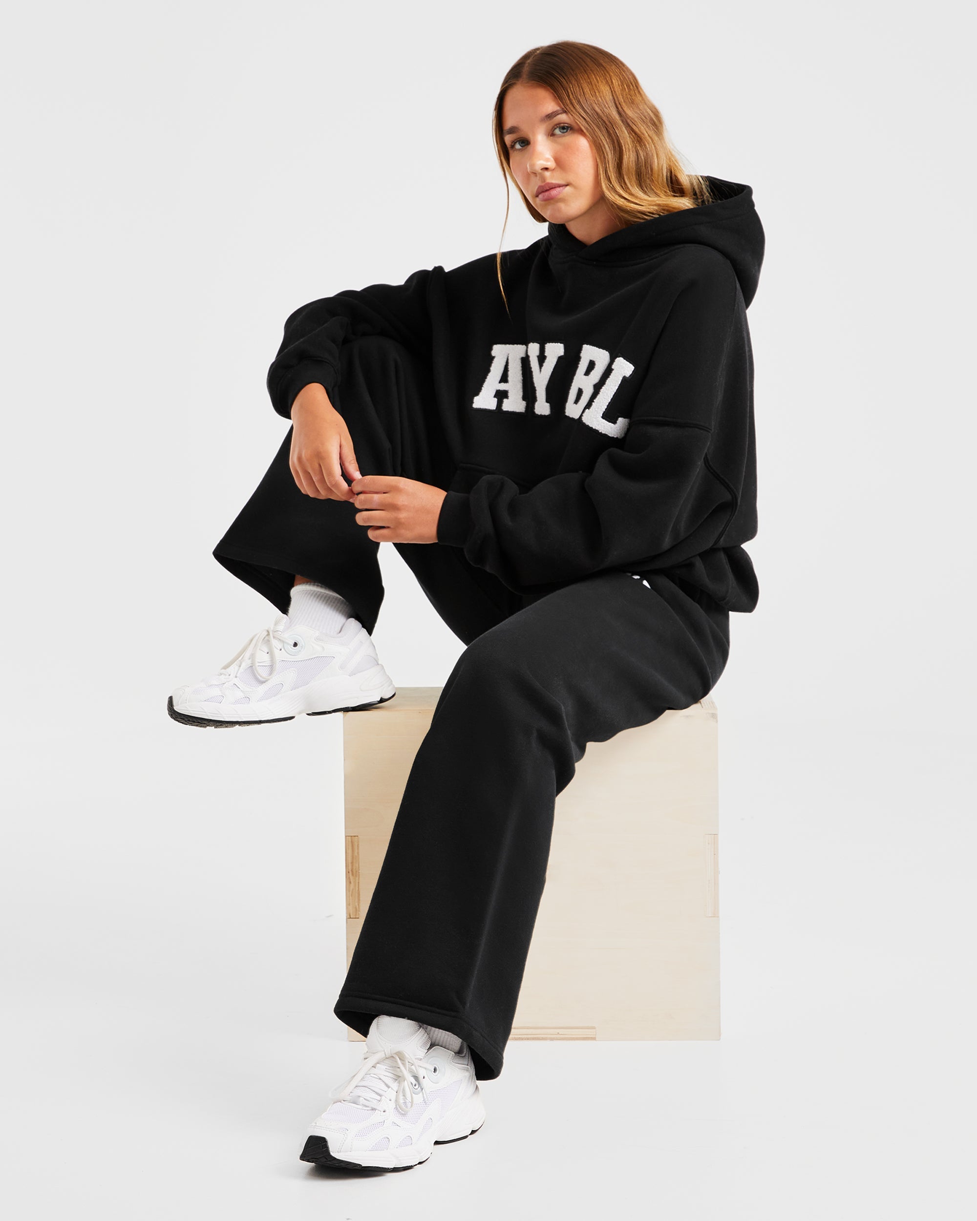 Varsity Oversized Straight Leg Joggers - Noir