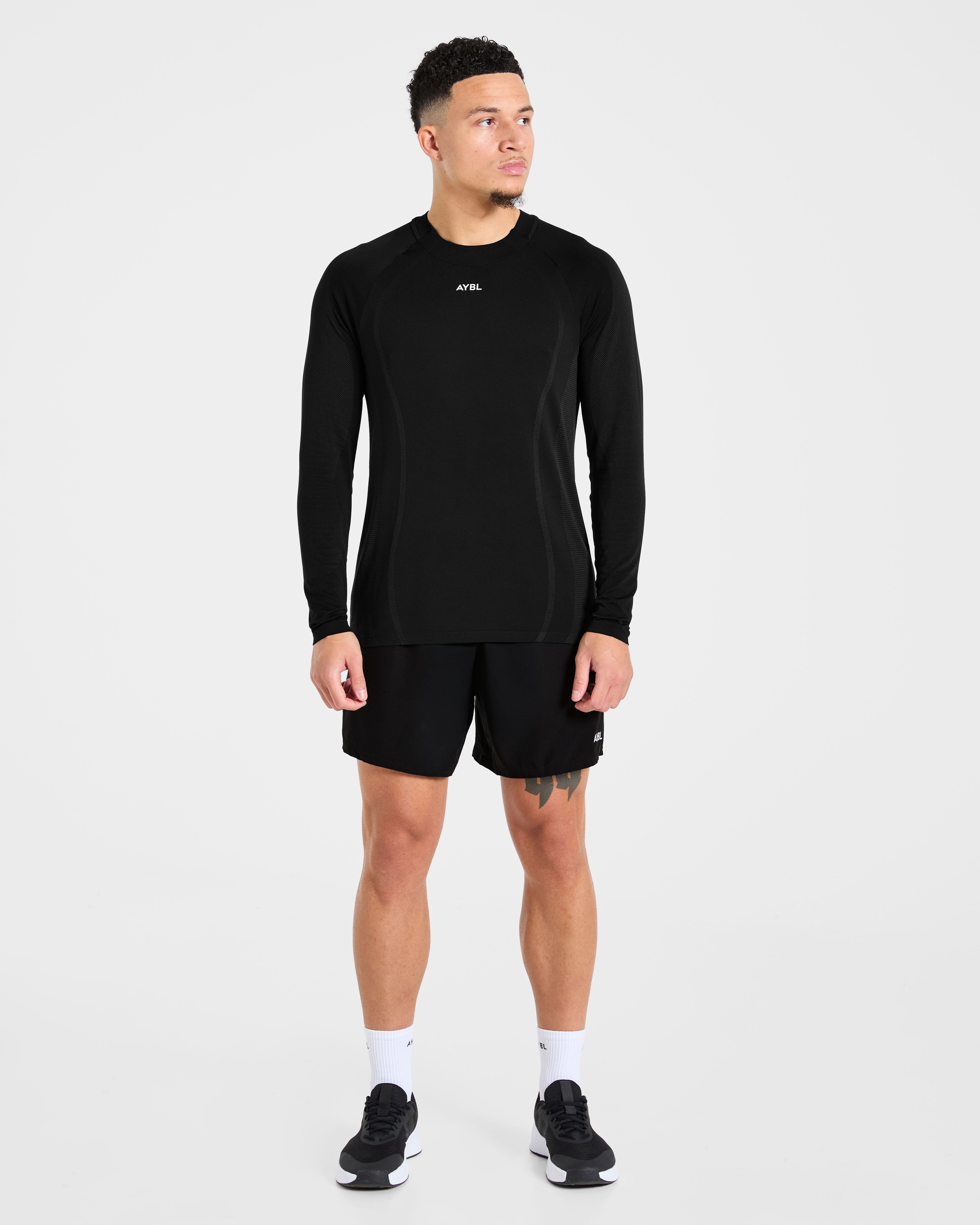 Attain Seamless Long Sleeve T Shirt - Noir