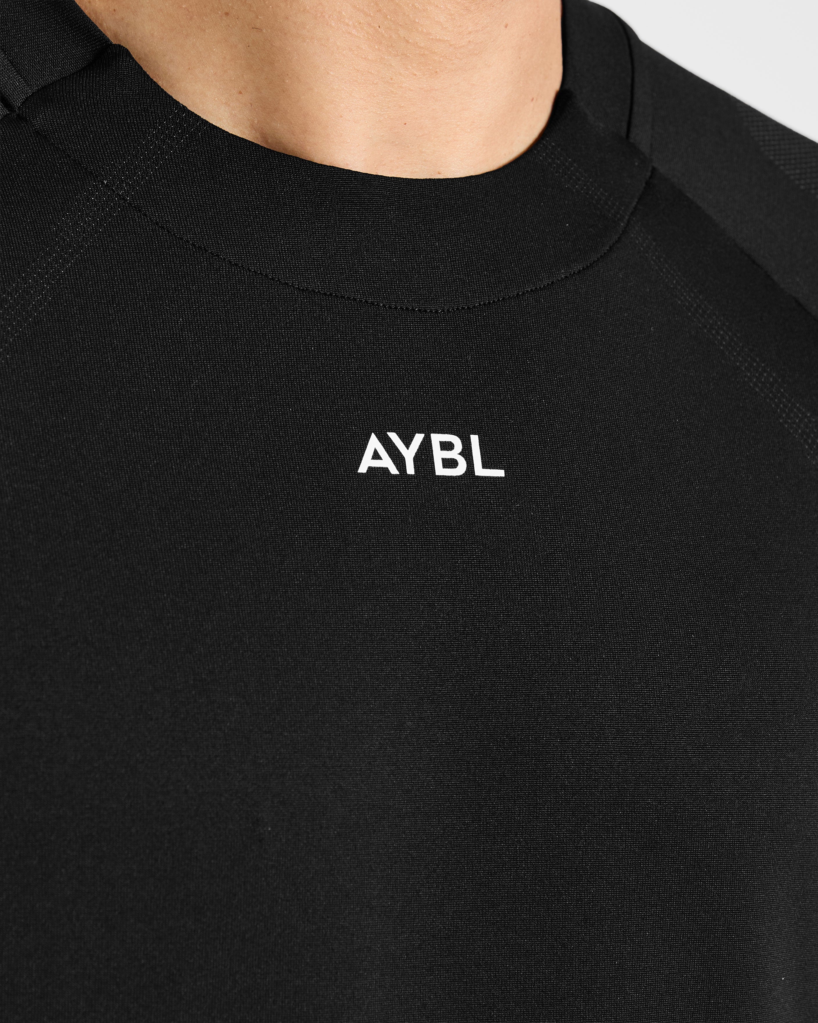Attain Seamless Long Sleeve T Shirt - Noir
