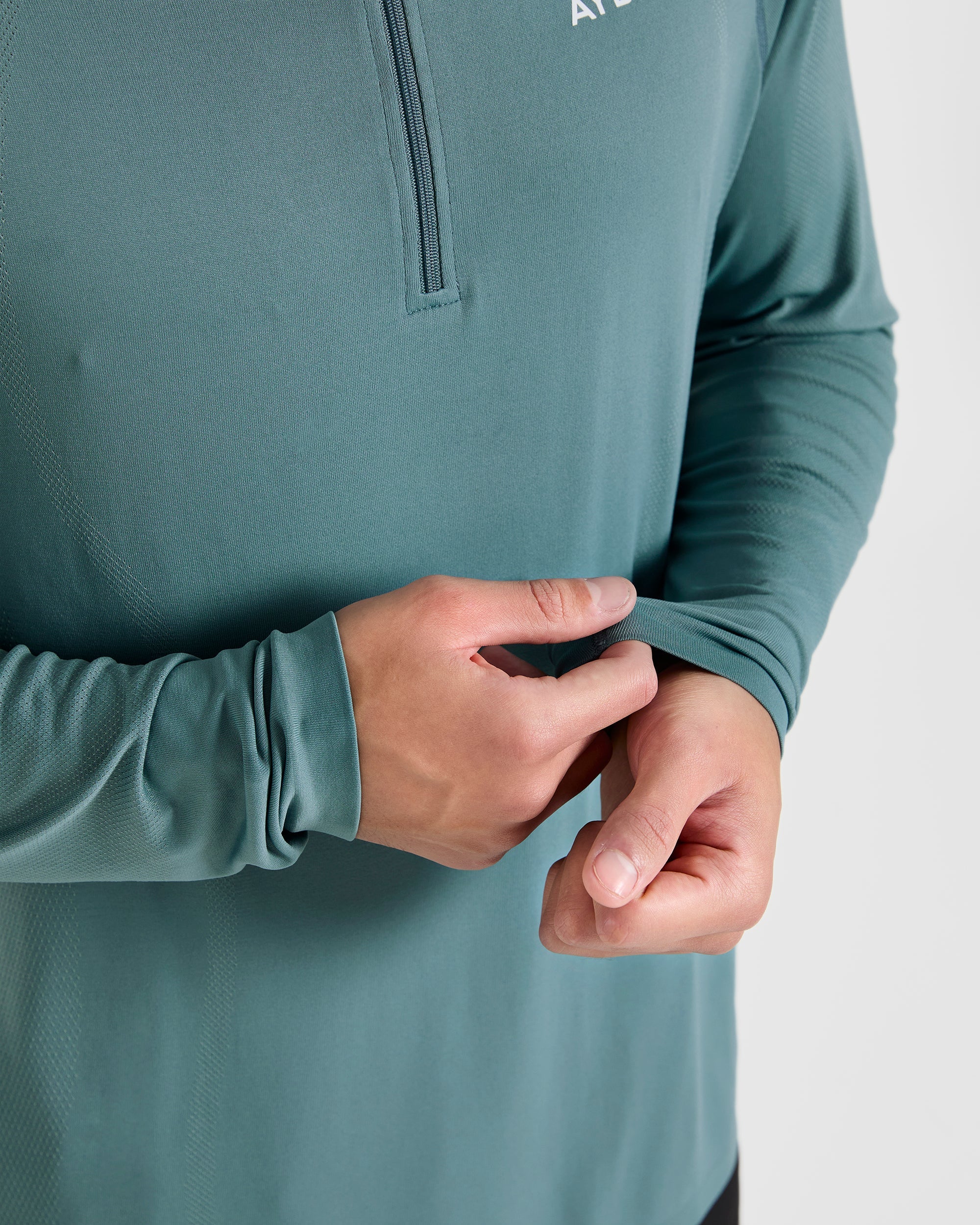 Attain Seamless 1/2 Zip Pullover - Titan Bleu