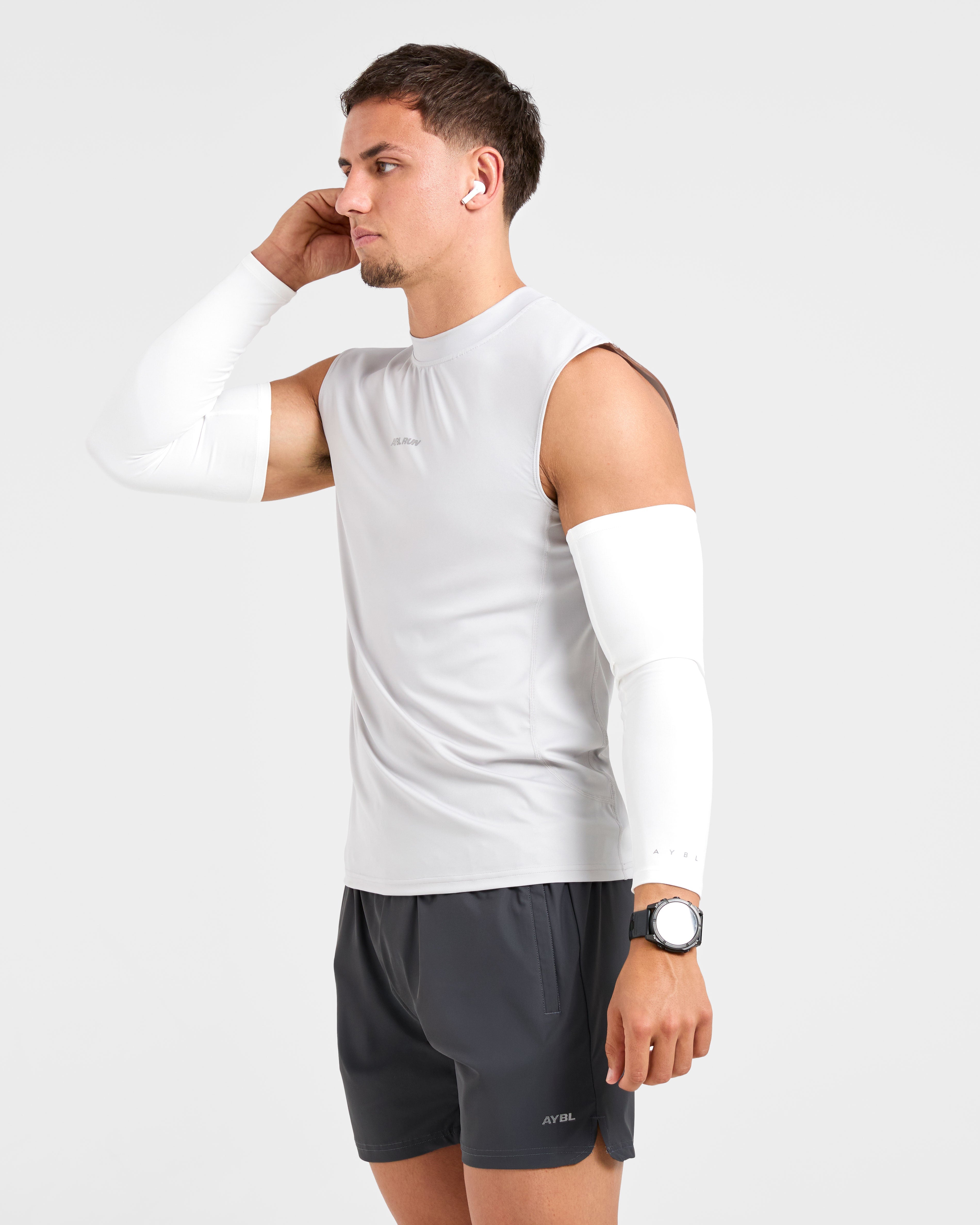 Run 5" Shorts - Hurricane Gris