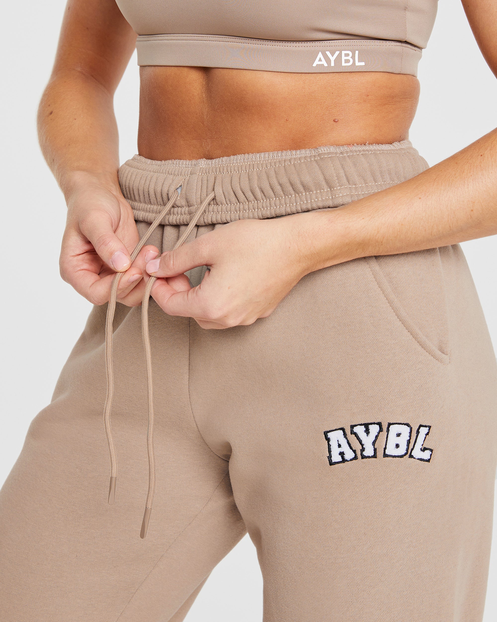 Varsity Oversized Joggers - Latte Marron