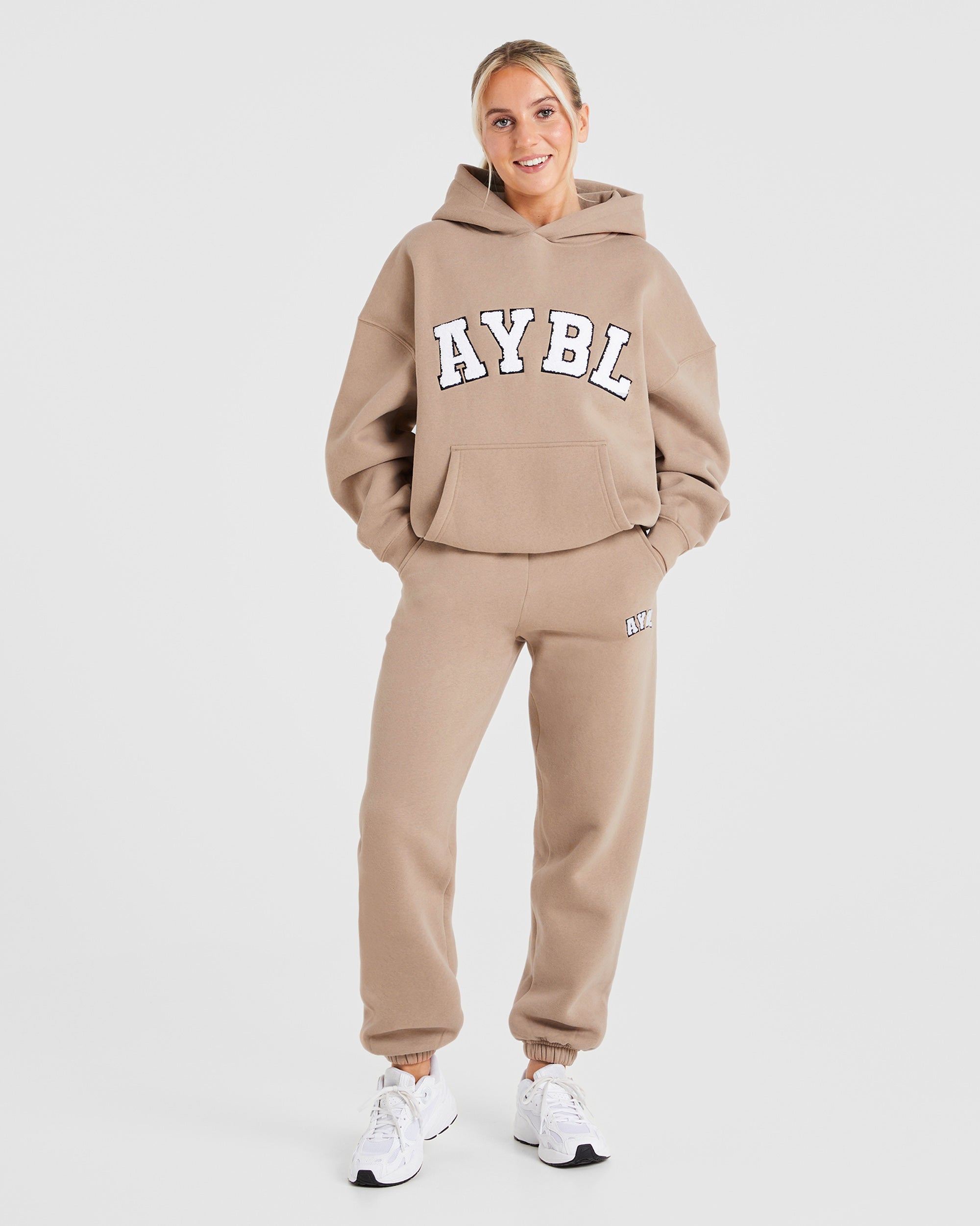 Varsity Oversized Joggers - Latte Marron