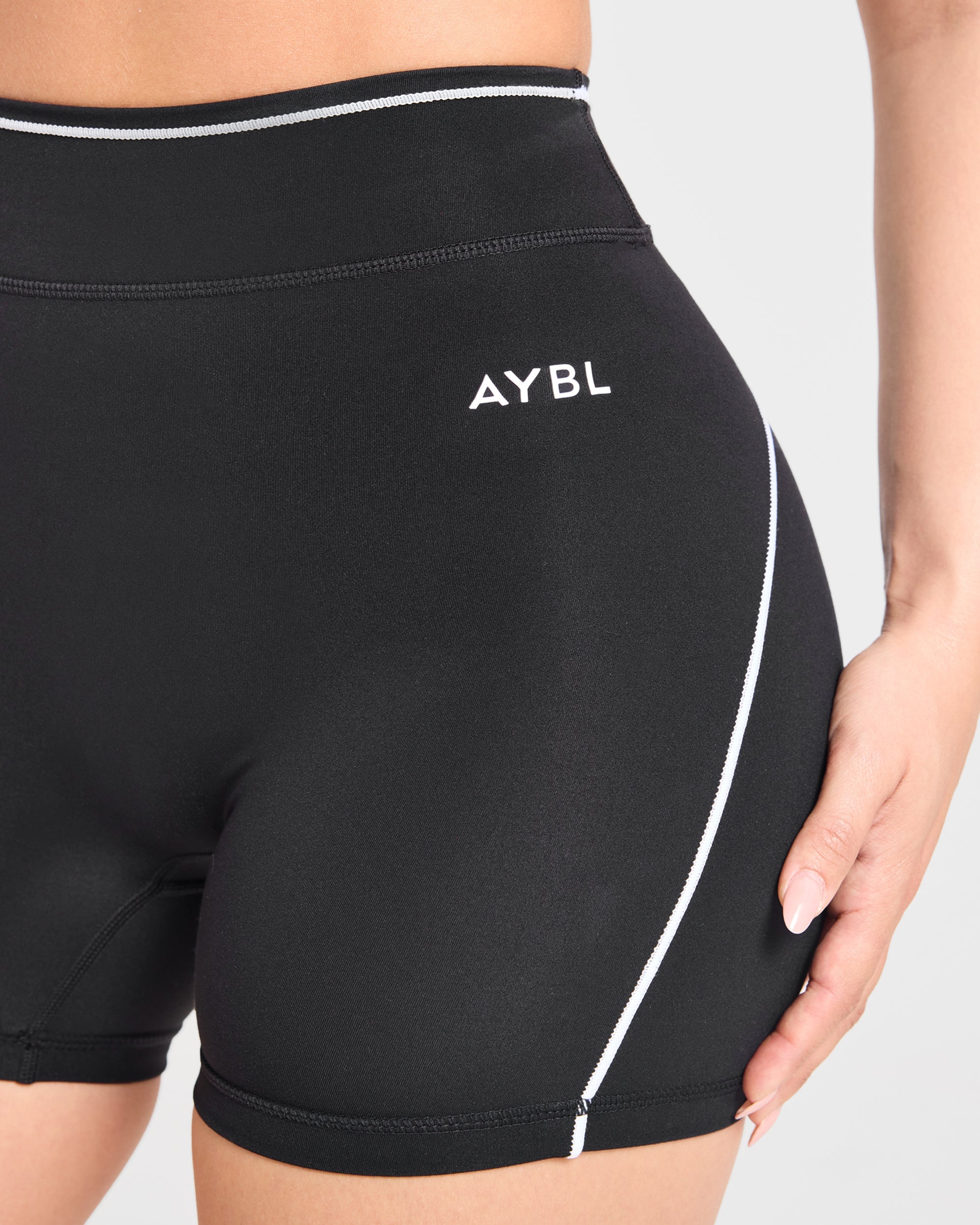 Form Shorts - Noir