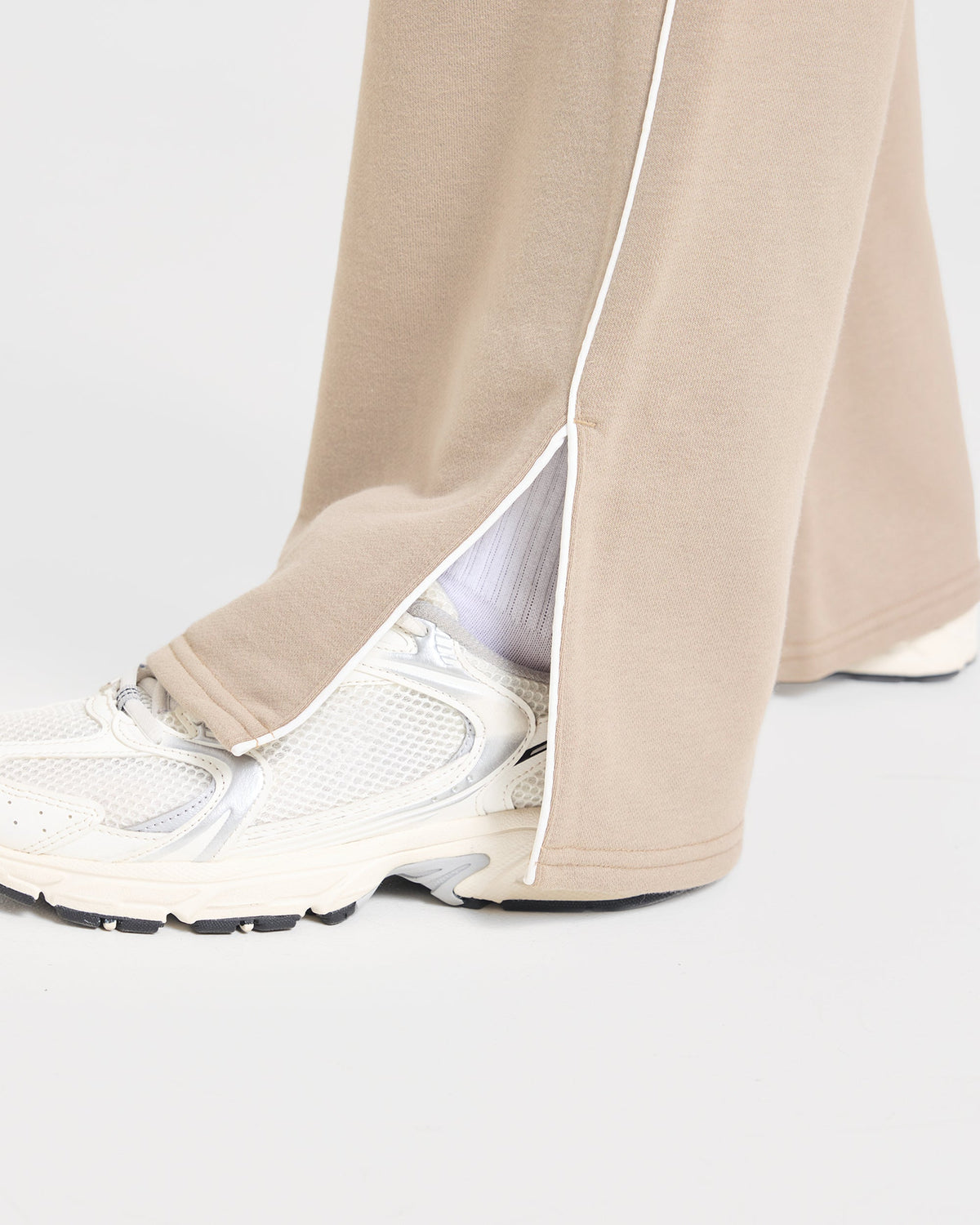 Form Straight Leg Joggers - Mocha