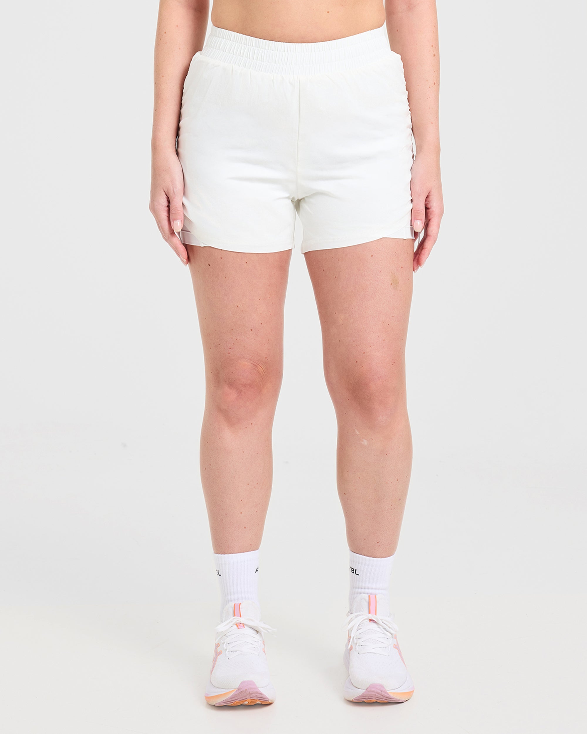 Run Ruched Shorts - Blanc