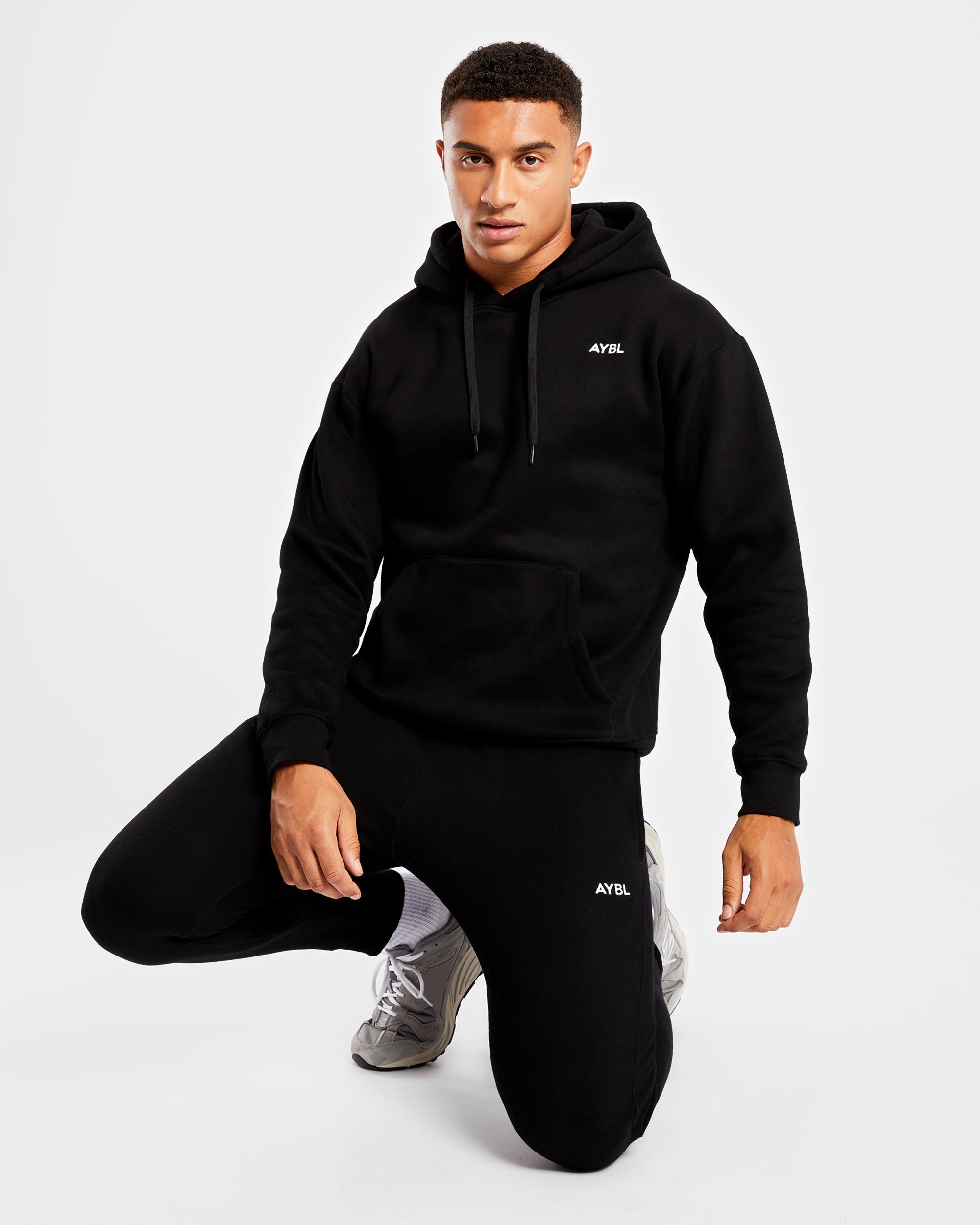 Essential Hoodie - Noir