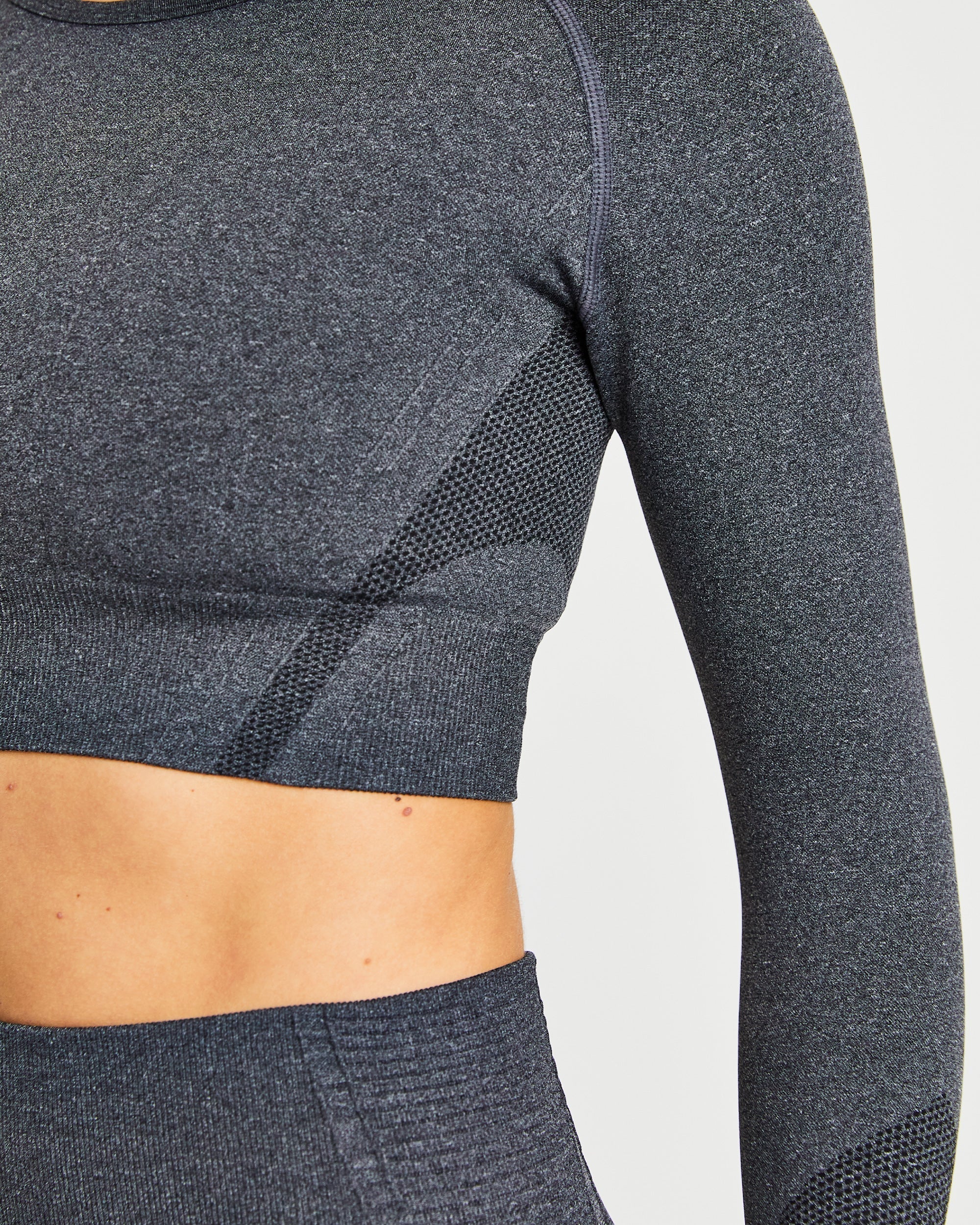 Balance V2 Seamless Long Sleeve Crop Top - Speckle Noir