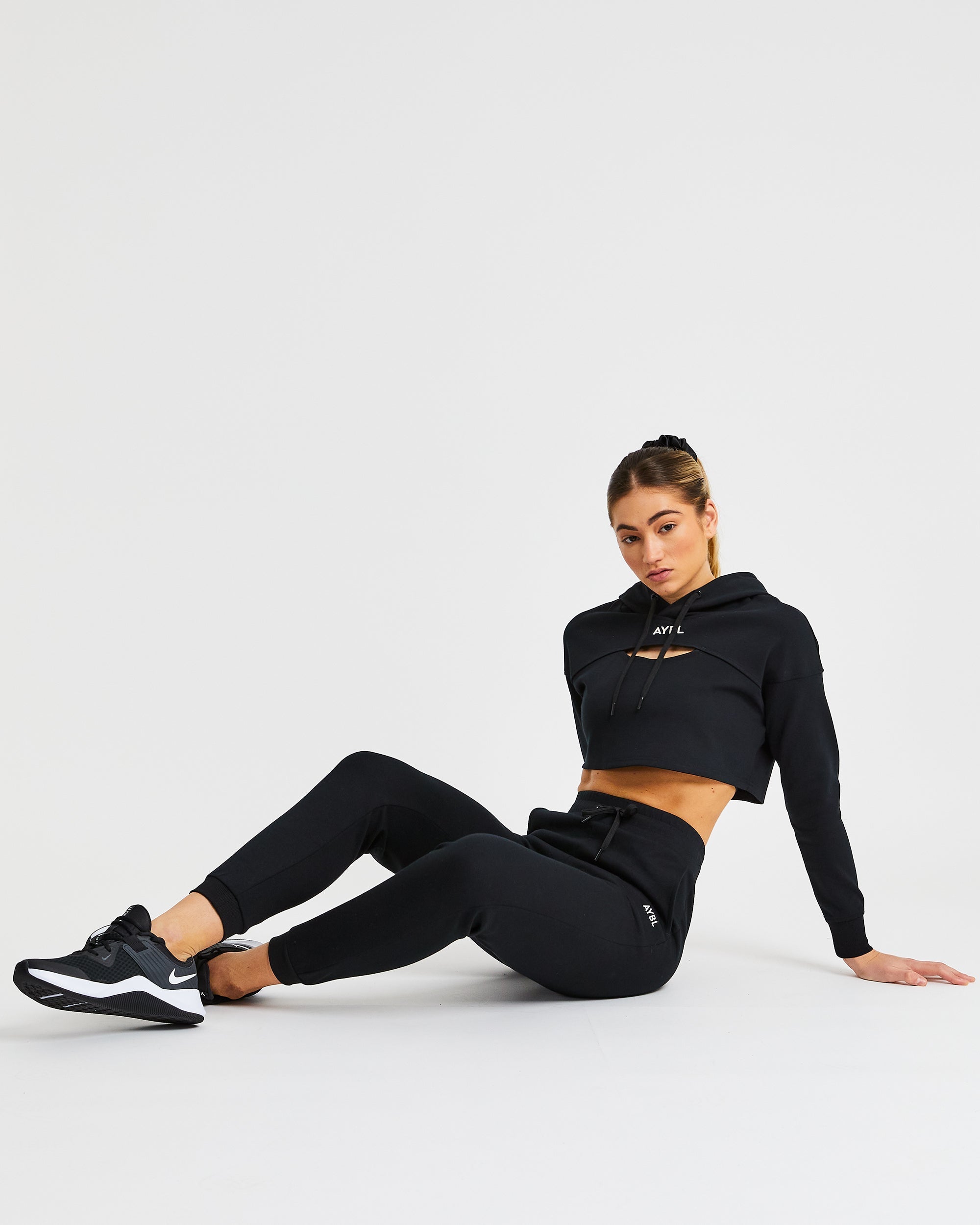 Everyday Cutout Crop Hoodie - Noir